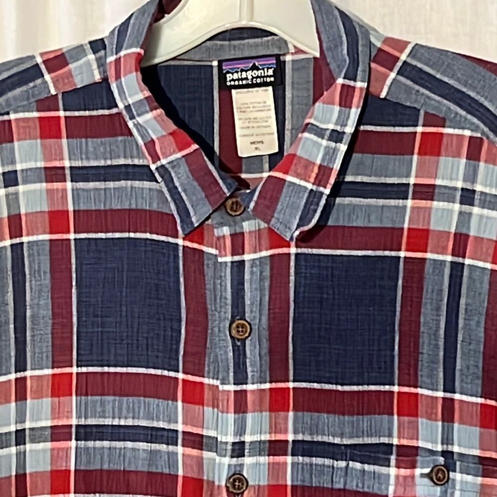 Patagonia short sleeve plaid button up shirt w/collar-breast pocket w/bttn close